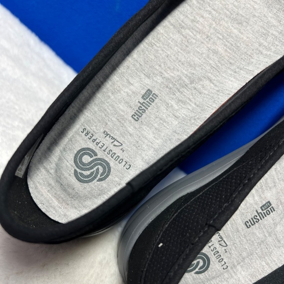 NIB/NWT🤩 |•CLARKS•| CLOUDSTEPPERS Comfort Slip On Black Shoes Size 9 1/2 - Picture 2 of 15